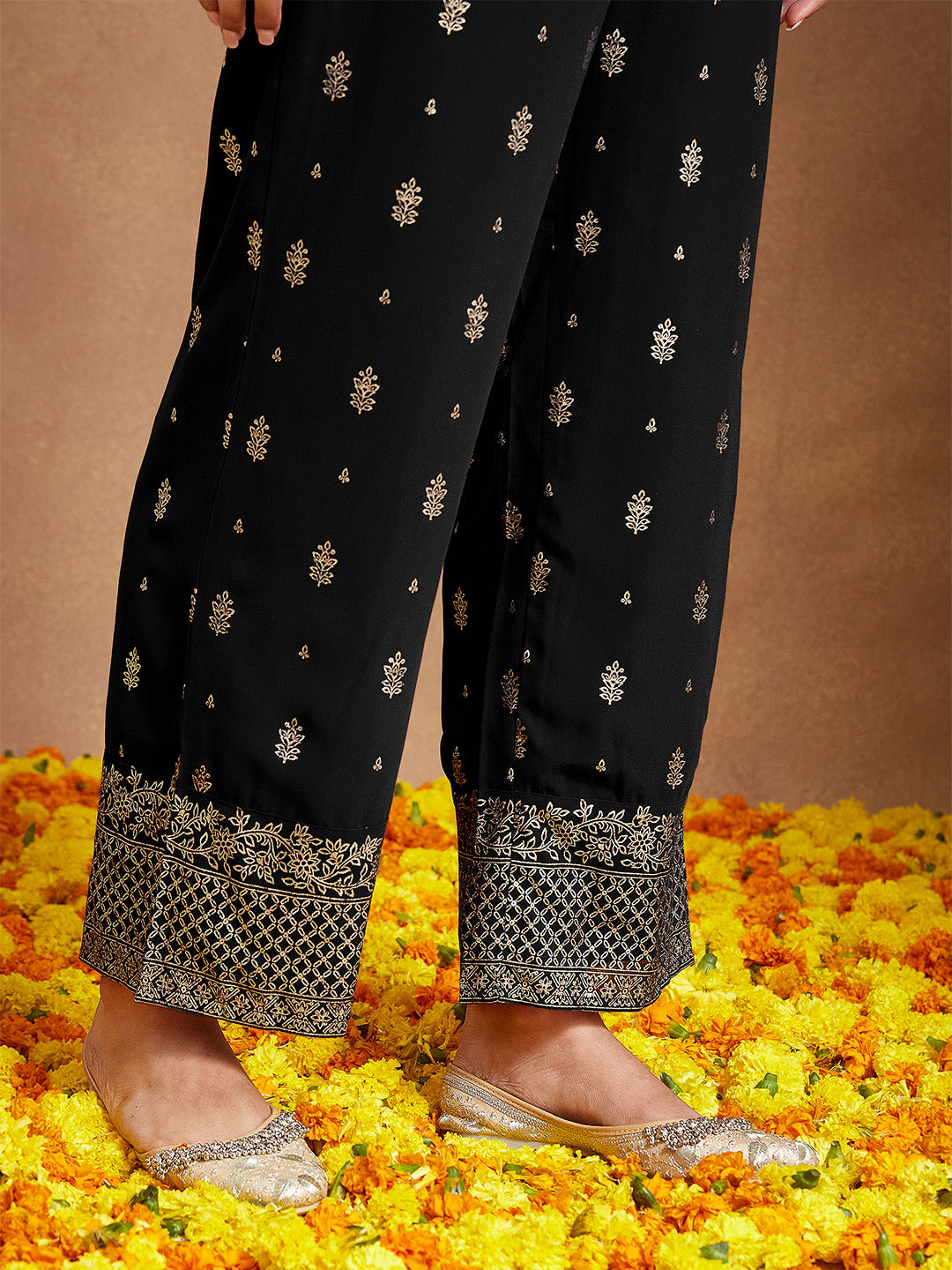 Women's Black Georgette Foil Print Long Sleeves Kurta Set